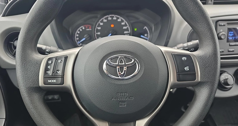 Toyota Yaris cena 47900 przebieg: 100475, rok produkcji 2019 z Miłomłyn małe 466